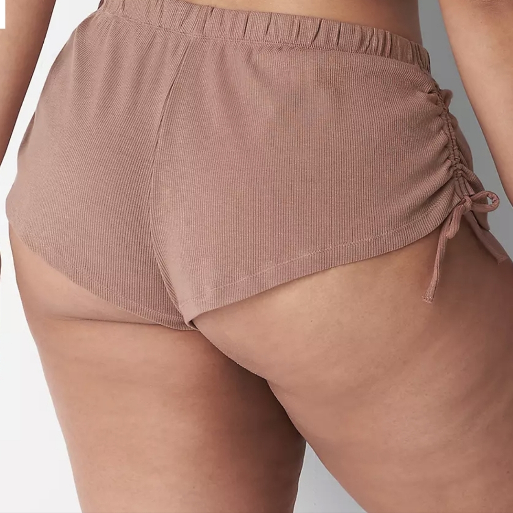 🎊Rib Ruched-Side Shorts - Picture 2 of 7
